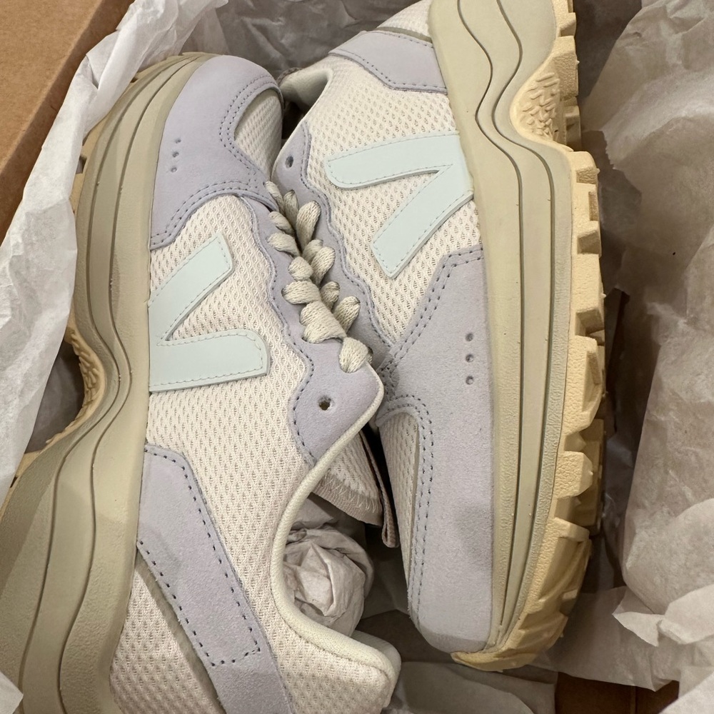 Veja Venturi Alveomesh Sneakers in Gravel Menthol